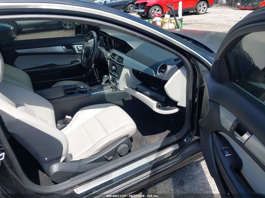 2012 Mercedes-benz C-klasse VIN WDDGJ4HB7CF764332 IAAI salvage auction — NORMAL WEAR, Clear (Florida), sold $325 on 2026-07-06 (photo 5)