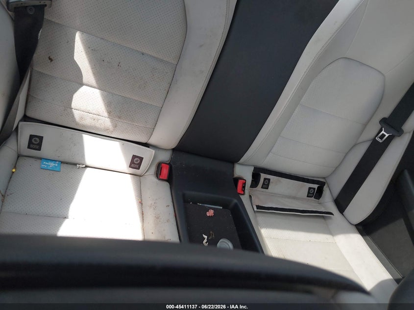 2012 Mercedes-benz C-klasse VIN WDDGJ4HB7CF764332 IAAI salvage auction — NORMAL WEAR, Clear (Florida), sold $325 on 2026-07-06 (photo 8)