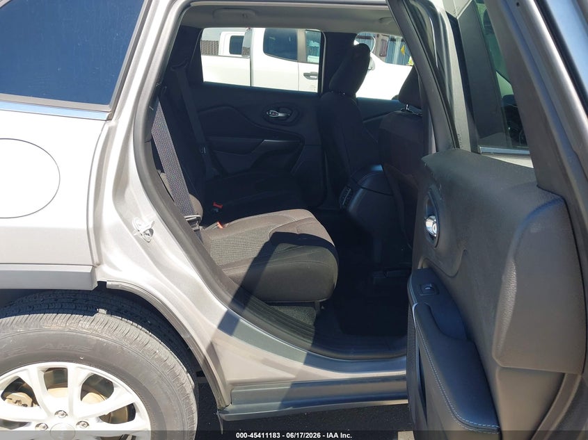2019 Jeep Cherokee VIN 1C4PJMCB8KD429950 IAAI salvage auction — NORMAL WEAR, SF97 (California), sold $7,625 on 2026-07-30 (photo 8)