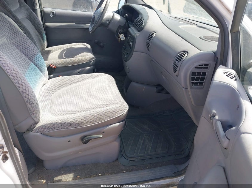 1998 Dodge Caravan VIN 2B4FP2532WR642686 IAAI salvage auction — NORMAL WEAR, Clear (Wyoming), sold $125 on 2026-07-08 (photo 5)
