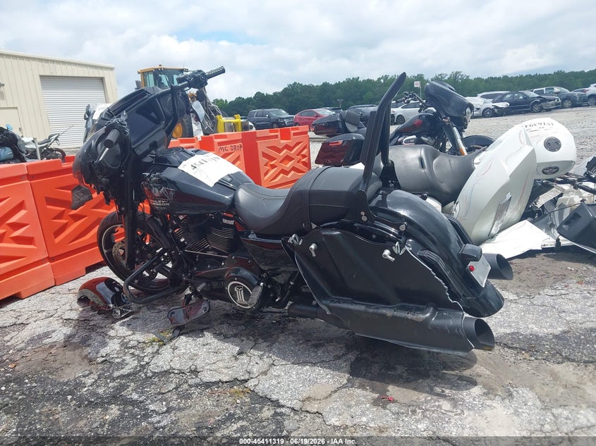 2024 Harley-davidson Street glide VIN 1HD1KB710RB616841 IAAI salvage auction — LEFT SIDE, Salvage Title, sold $8,000 on 2026-08-05 (photo 3)