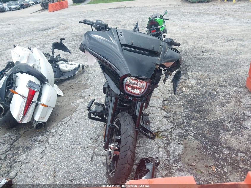 2024 Harley-davidson Street glide VIN 1HD1KB710RB616841 IAAI salvage auction — LEFT SIDE, Salvage Title, sold $8,000 on 2026-08-05 (photo 5)