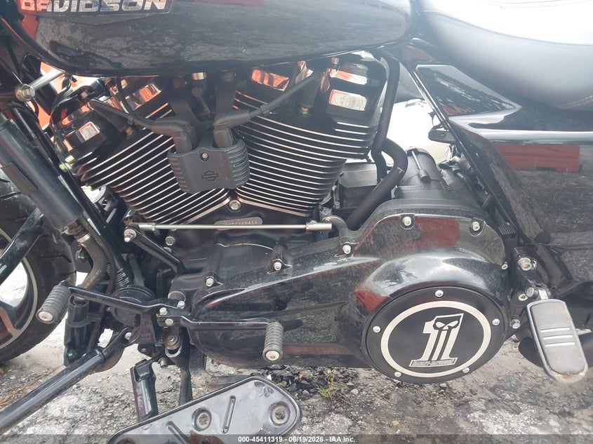 2024 Harley-davidson Street glide VIN 1HD1KB710RB616841 IAAI salvage auction — LEFT SIDE, Salvage Title, sold $8,000 on 2026-08-05 (photo 9)