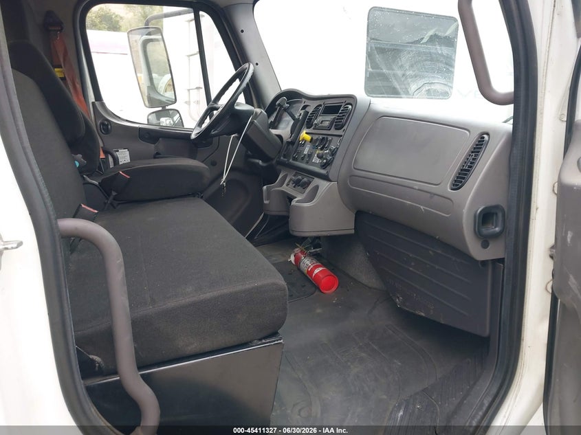 2015 Freightliner M2 106 VIN 1FVACXDTXFHGR3413 IAAI salvage auction — REAR END, Clear (California), sold $8,100 on 2026-07-28 (photo 5)