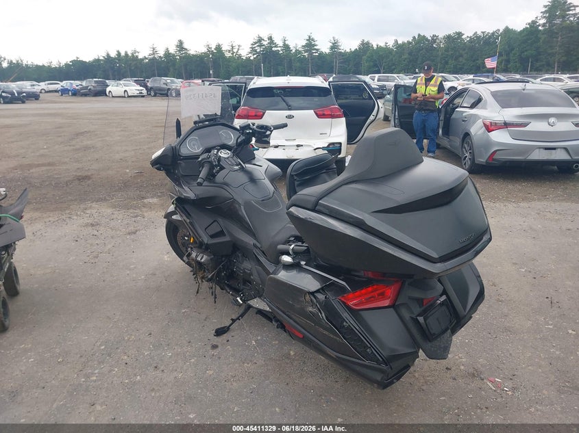 2021 Honda Gl1800c VIN JH2SC7959MK302203 IAAI salvage auction — ENGINE DAMAGE, Salvage (Connecticut), sold $3,050 on 2026-07-28 (photo 3)