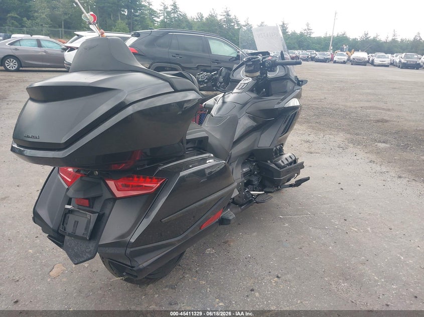 2021 Honda Gl1800c VIN JH2SC7959MK302203 IAAI salvage auction — ENGINE DAMAGE, Salvage (Connecticut), sold $3,050 on 2026-07-28 (photo 4)