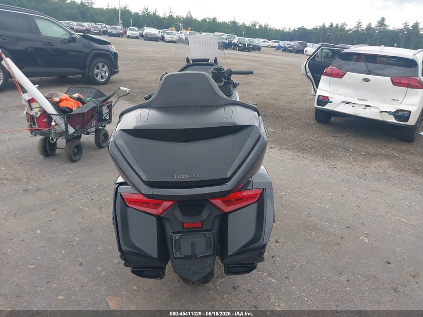 2021 Honda Gl1800c VIN JH2SC7959MK302203 IAAI salvage auction — ENGINE DAMAGE, Salvage (Connecticut), sold $3,050 on 2026-07-28 (photo 6)