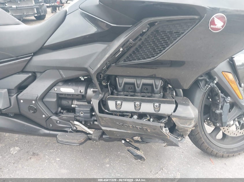 2021 Honda Gl1800c VIN JH2SC7959MK302203 IAAI salvage auction — ENGINE DAMAGE, Salvage (Connecticut), sold $3,050 on 2026-07-28 (photo 8)