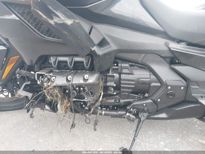 2021 Honda Gl1800c VIN JH2SC7959MK302203 IAAI salvage auction — ENGINE DAMAGE, Salvage (Connecticut), sold $3,050 on 2026-07-28 (photo 9)