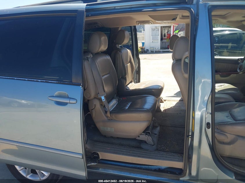 2004 Toyota Sienna VIN 5TDZA22C04S183300 IAAI salvage auction — LEFT SIDE, Salvage (California), sold $700 on 2026-07-13 (photo 8)