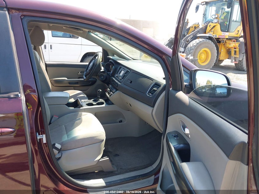 2015 Kia SEDONA VIN KNDMB5C18F6059820 IAAI salvage auction — REAR END, Salvage (California), sold $125 on 2026-07-29 (photo 5)
