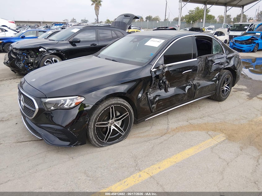 2024 Mercedes-benz E-klasse VIN W1KLF4HBXRA047283 IAAI salvage auction — SIDE, Salvage (California), sold $15,400 on 2026-07-29 (photo 2)