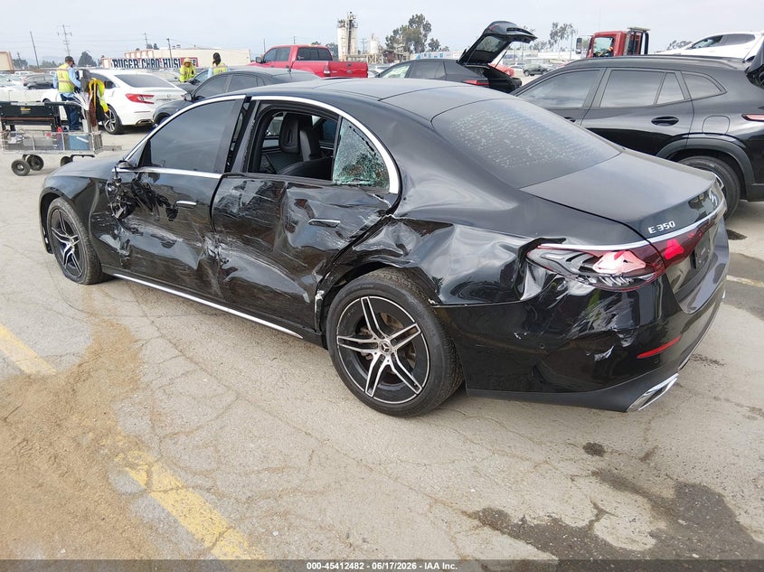 2024 Mercedes-benz E-klasse VIN W1KLF4HBXRA047283 IAAI salvage auction — SIDE, Salvage (California), sold $15,400 on 2026-07-29 (photo 3)