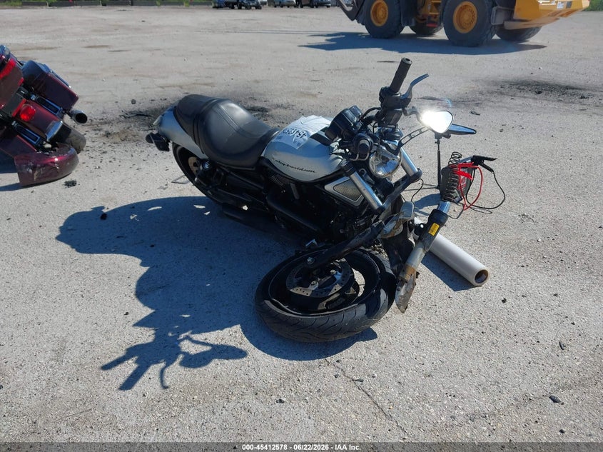 2011 Harley-davidson Vrscdx VIN 1HD1HHH10BC800774 IAAI salvage auction — FRONT END, Clear (Wisconsin), sold $2,000 on 2026-07-08 (photo 1)