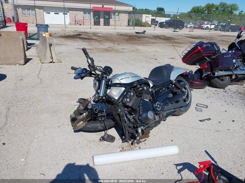 2011 Harley-davidson Vrscdx VIN 1HD1HHH10BC800774 IAAI salvage auction — FRONT END, Clear (Wisconsin), sold $2,000 on 2026-07-08 (photo 2)