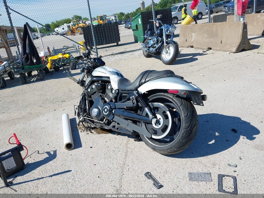 2011 Harley-davidson Vrscdx VIN 1HD1HHH10BC800774 IAAI salvage auction — FRONT END, Clear (Wisconsin), sold $2,000 on 2026-07-08 (photo 3)