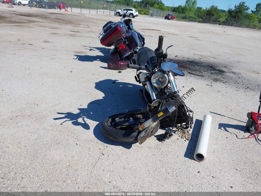 2011 Harley-davidson Vrscdx VIN 1HD1HHH10BC800774 IAAI salvage auction — FRONT END, Clear (Wisconsin), sold $2,000 on 2026-07-08 (photo 5)