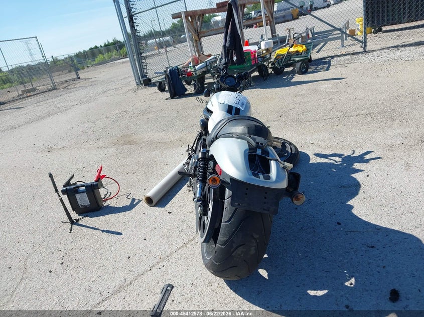 2011 Harley-davidson Vrscdx VIN 1HD1HHH10BC800774 IAAI salvage auction — FRONT END, Clear (Wisconsin), sold $2,000 on 2026-07-08 (photo 6)