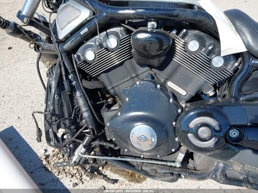2011 Harley-davidson Vrscdx VIN 1HD1HHH10BC800774 IAAI salvage auction — FRONT END, Clear (Wisconsin), sold $2,000 on 2026-07-08 (photo 9)