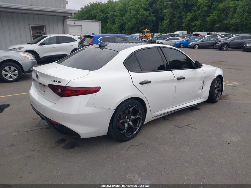 2019 Alfa romeo Giulia VIN ZARFANBNXK7613823 IAAI salvage auction — RIGHT SIDE, Salvage (Connecticut), sold $3,650 on 2026-07-16 (photo 4)