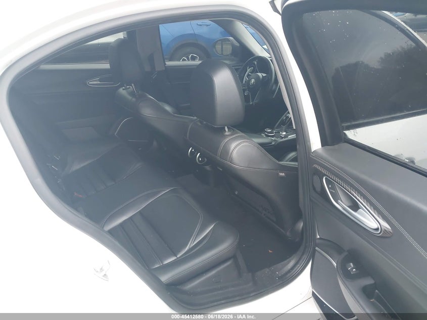 2019 Alfa romeo Giulia VIN ZARFANBNXK7613823 IAAI salvage auction — RIGHT SIDE, Salvage (Connecticut), sold $3,650 on 2026-07-16 (photo 8)