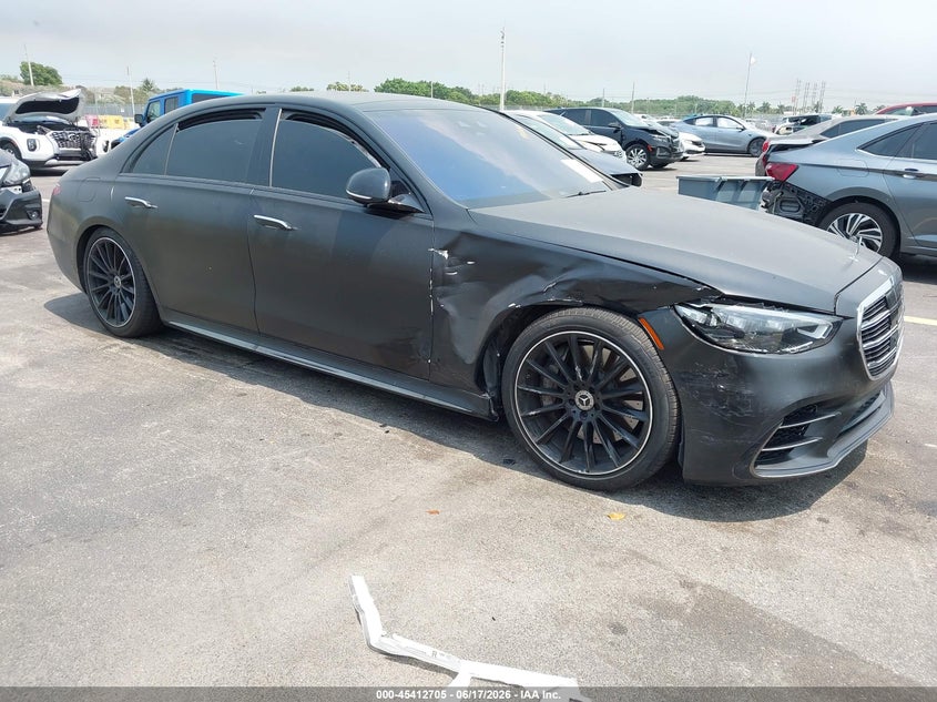 2025 Mercedes-benz VIN W1K6G7GB8SA337945 IAAI salvage auction — LEFT & RIGHT, Salvage Title, sold $64,350 on 2026-08-31 (photo 1)