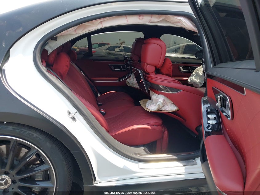 2025 Mercedes-benz VIN W1K6G7GB8SA337945 IAAI salvage auction — LEFT & RIGHT, Salvage Title, sold $64,350 on 2026-08-31 (photo 8)