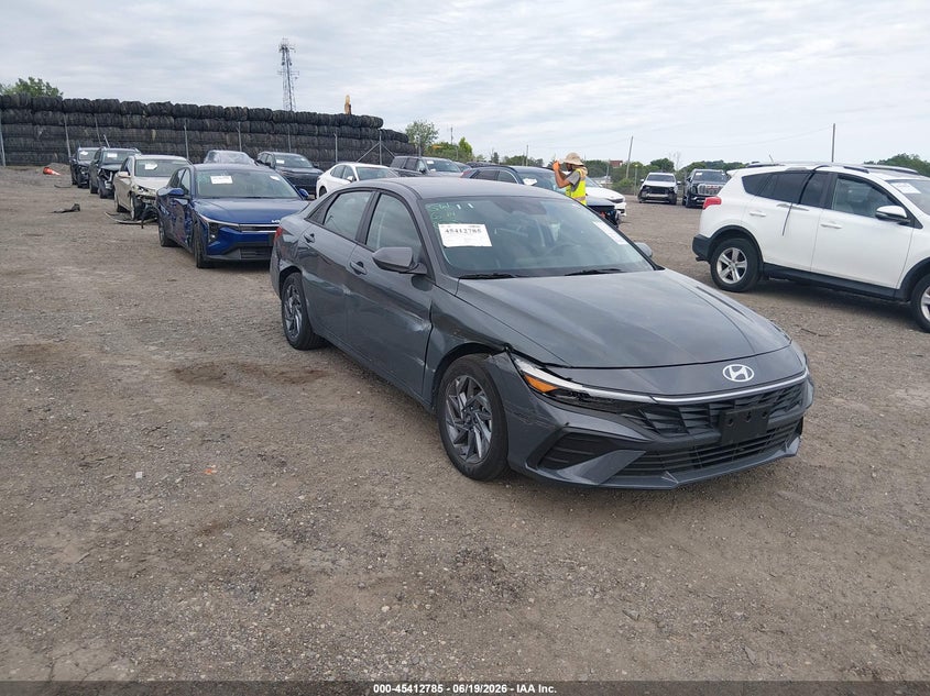 2026 Hyundai Elantra VIN KMHLM4DJ4TU194004 IAAI salvage auction — SIDE, Salvage Title, sold $825 on 2026-07-31 (photo 1)