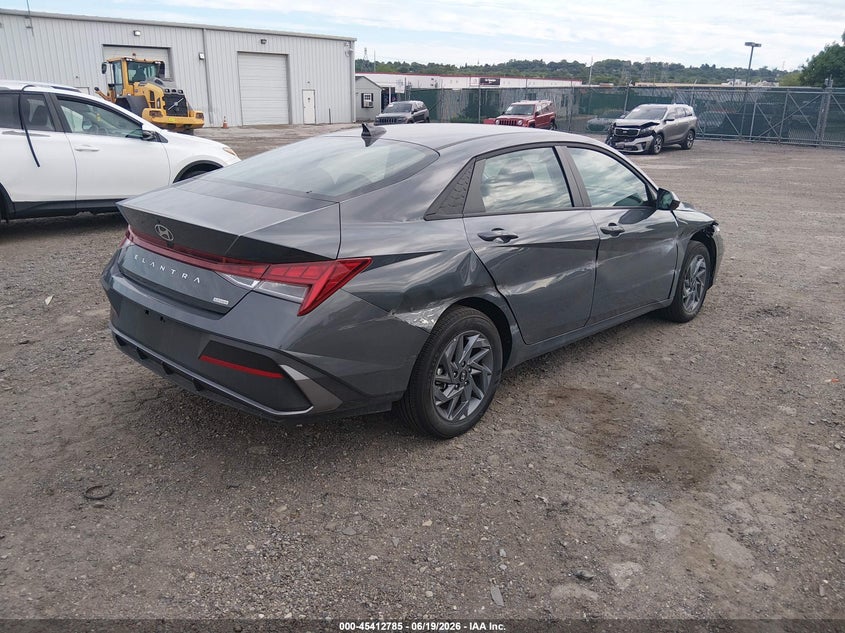 2026 Hyundai Elantra VIN KMHLM4DJ4TU194004 IAAI salvage auction — SIDE, Salvage Title, sold $825 on 2026-07-31 (photo 4)