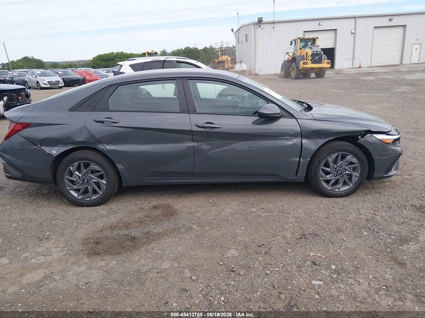 2026 Hyundai Elantra VIN KMHLM4DJ4TU194004 IAAI salvage auction — SIDE, Salvage Title, sold $825 on 2026-07-31 (photo 6)