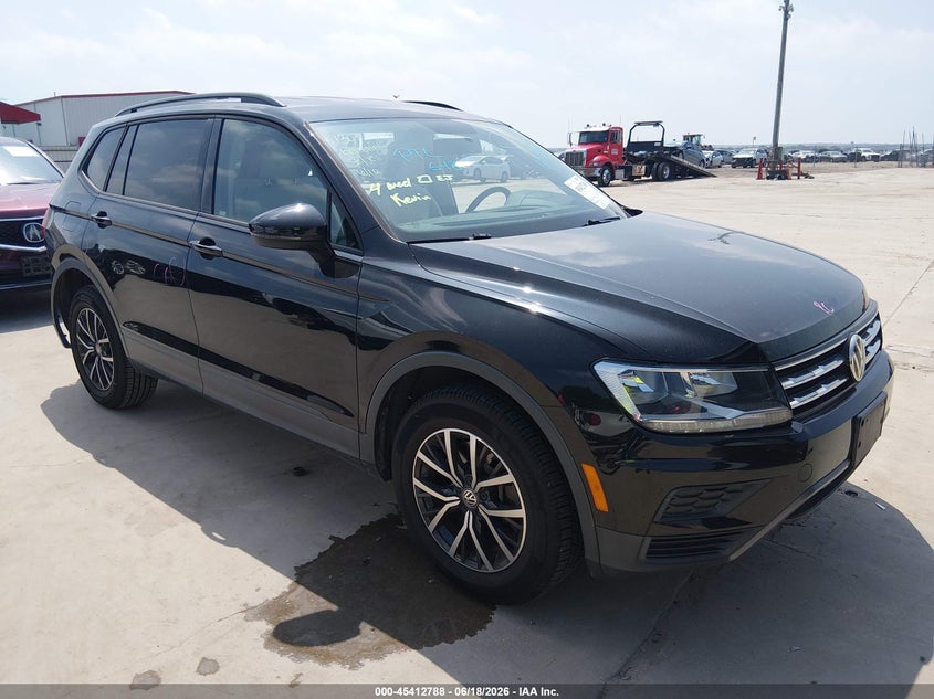 2021 Volkswagen Tiguan VIN 3VV1B7AX9MM004748 IAAI salvage auction — SIDE, Salvage Title, sold $3,450 on 2026-08-25 (photo 1)