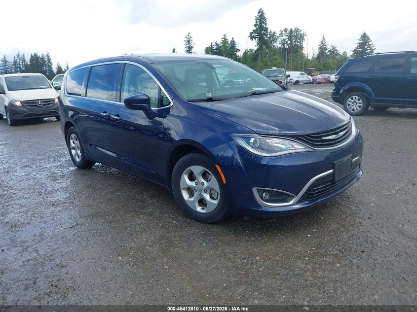 2017 Chrysler Pacifica VIN 2C4RC1H76HR836192 IAAI salvage auction — NORMAL WEAR, Sf97 (Washington), sold $25 on 2026-07-29 (photo 1)
