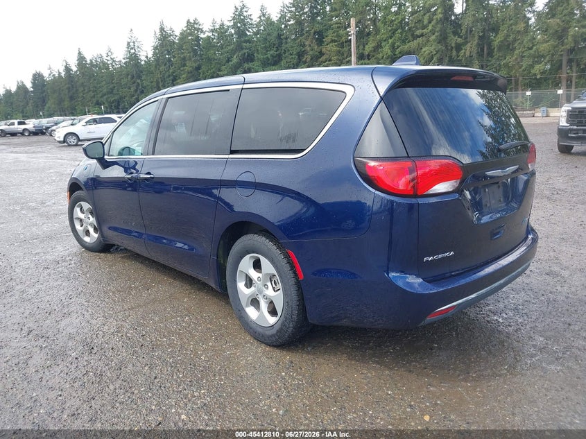 2017 Chrysler Pacifica VIN 2C4RC1H76HR836192 IAAI salvage auction — NORMAL WEAR, Sf97 (Washington), sold $25 on 2026-07-29 (photo 3)