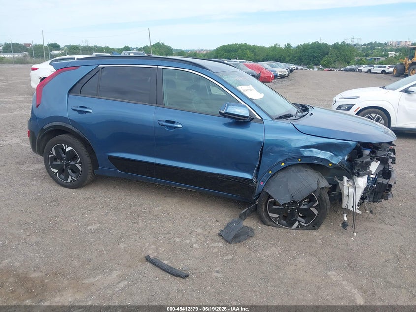 2023 Kia Niro VIN KNDCR3L15P5053573 IAAI salvage auction — FRAME DAMAGE, Salvage Title, sold $4,400 on 2026-07-31 (photo 1)