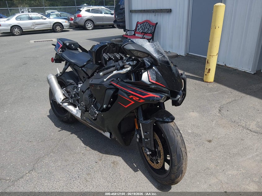 2017 Yamaha Yzf VIN JYARN39E0HA003183 IAAI salvage auction — LEFT & RIGHT, Salvage (Connecticut), sold $1,100 on 2026-07-28 (photo 1)