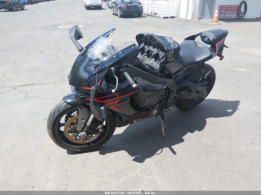 2017 Yamaha Yzf VIN JYARN39E0HA003183 IAAI salvage auction — LEFT & RIGHT, Salvage (Connecticut), sold $1,100 on 2026-07-28 (photo 2)