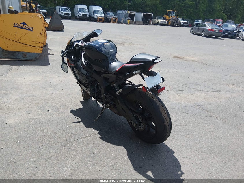 2017 Yamaha Yzf VIN JYARN39E0HA003183 IAAI salvage auction — LEFT & RIGHT, Salvage (Connecticut), sold $1,100 on 2026-07-28 (photo 3)