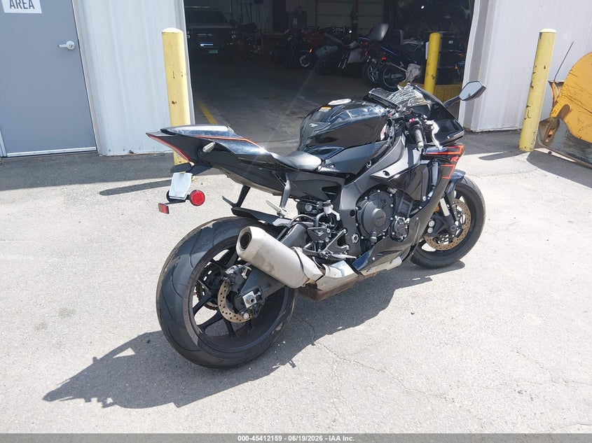2017 Yamaha Yzf VIN JYARN39E0HA003183 IAAI salvage auction — LEFT & RIGHT, Salvage (Connecticut), sold $1,100 on 2026-07-28 (photo 4)