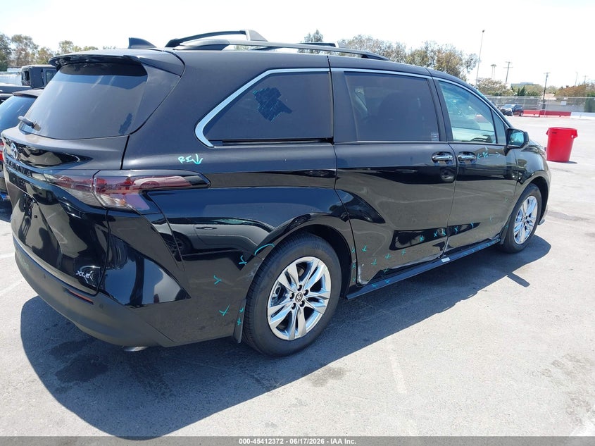 2026 Toyota Sienna VIN 5TDYSKFC6TS258423 IAAI salvage auction — RIGHT SIDE, Salvage Title, sold $38,500 on 2026-07-20 (photo 4)