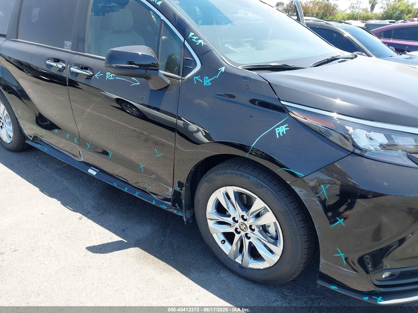 2026 Toyota Sienna VIN 5TDYSKFC6TS258423 IAAI salvage auction — RIGHT SIDE, Salvage Title, sold $38,500 on 2026-07-20 (photo 6)
