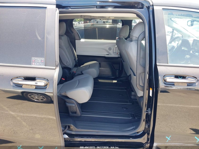 2026 Toyota Sienna VIN 5TDYSKFC6TS258423 IAAI salvage auction — RIGHT SIDE, Salvage Title, sold $38,500 on 2026-07-20 (photo 8)