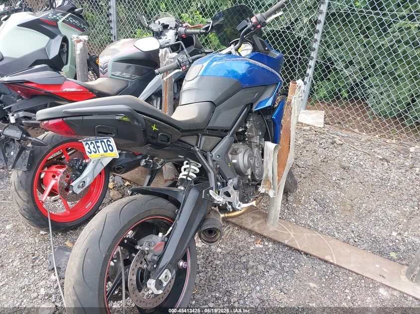 2022 Triumph motorcycle Tiger VIN SMTL20UL8NTAX5163 IAAI salvage auction — UNKNOWN, Salvage (Pennsylvania), sold $1,450 on 2026-07-28 (photo 4)