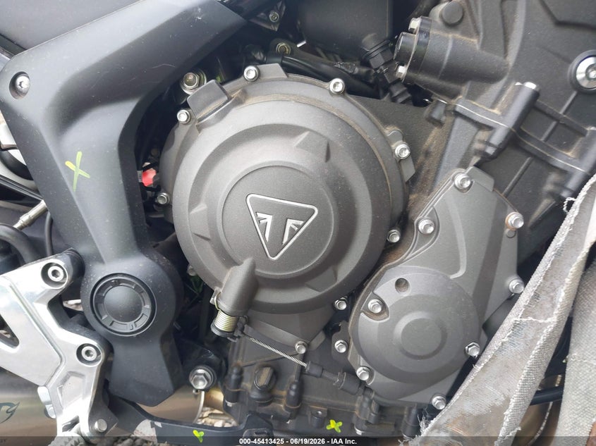 2022 Triumph motorcycle Tiger VIN SMTL20UL8NTAX5163 IAAI salvage auction — UNKNOWN, Salvage (Pennsylvania), sold $1,450 on 2026-07-28 (photo 8)
