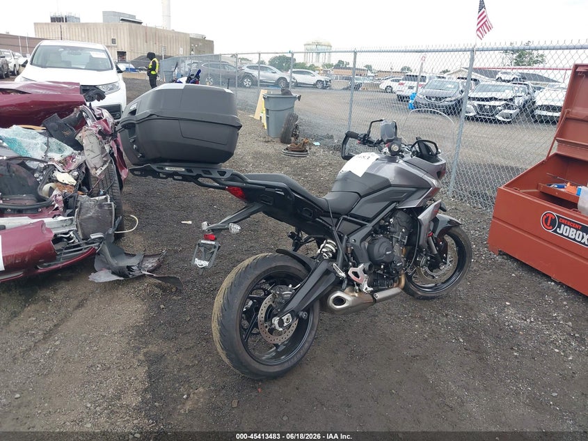 2022 Triumph motorcycle Tiger VIN SMTL20UL2NTBB4339 IAAI salvage auction — FRONT END, Salvage (New Jersey), sold $875 on 2026-09-22 (photo 4)