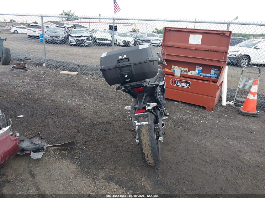 2022 Triumph motorcycle Tiger VIN SMTL20UL2NTBB4339 IAAI salvage auction — FRONT END, Salvage (New Jersey), sold $875 on 2026-09-22 (photo 6)