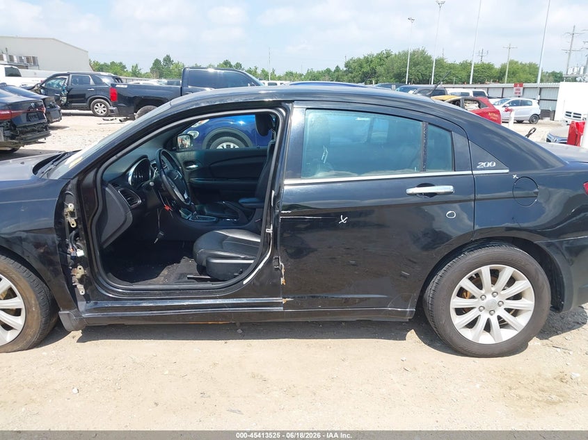 2014 Chrysler 200 VIN 1C3CCBCG1EN100261 IAAI salvage auction — SIDE, Wait Title, sold $975 on 2026-08-30 (photo 6)
