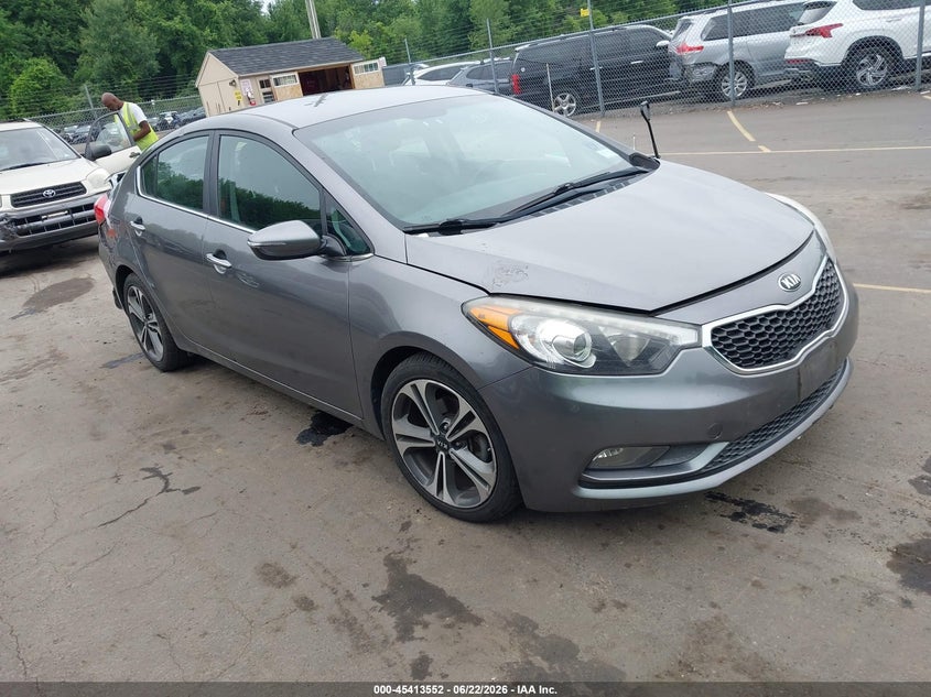 2015 Kia Forte VIN KNAFX4A84F5338706 IAAI salvage auction — NORMAL WEAR, Clear (New York), sold $725 on 2026-07-17 (photo 1)