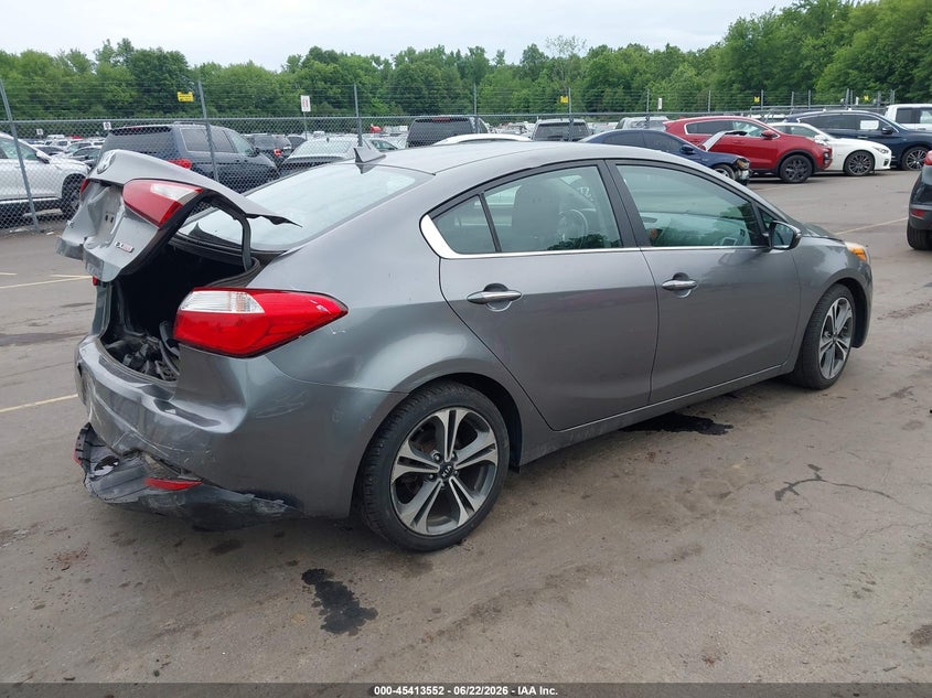 2015 Kia Forte VIN KNAFX4A84F5338706 IAAI salvage auction — NORMAL WEAR, Clear (New York), sold $725 on 2026-07-17 (photo 4)
