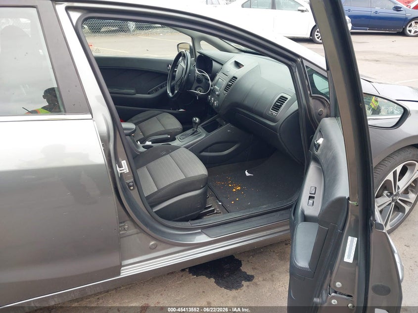 2015 Kia Forte VIN KNAFX4A84F5338706 IAAI salvage auction — NORMAL WEAR, Clear (New York), sold $725 on 2026-07-17 (photo 5)