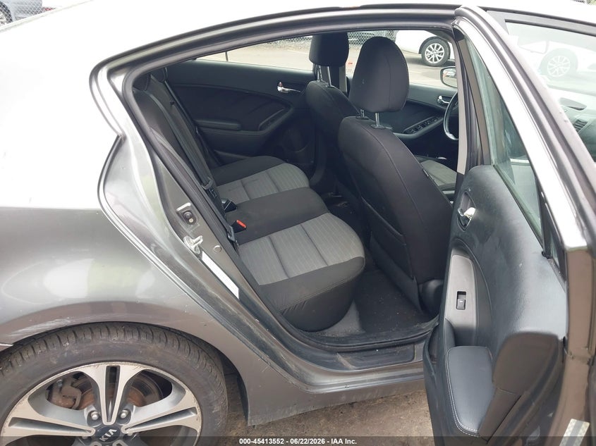 2015 Kia Forte VIN KNAFX4A84F5338706 IAAI salvage auction — NORMAL WEAR, Clear (New York), sold $725 on 2026-07-17 (photo 8)